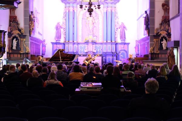 Jazzkonzert in der Paterskirche, © Bettina Klapheck, Kulturamt Kempen Ein Jazz-Konzert in der Paterskirche.