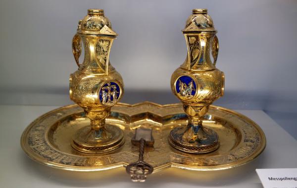 Messkännchen in eine Vitrine in der Paterskirche, © Bettina Klapheck, Kulturamt Kempen Messkännchen in eine Vitrine in der Paterskirche, © Bettina Klapheck, Kulturamt Kempen