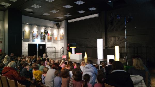 Aufbau für eine Kindertheater-Veranstaltung im Campus / Haus für Familien, © Bettina Klapheck, Kulturamt Kempen  